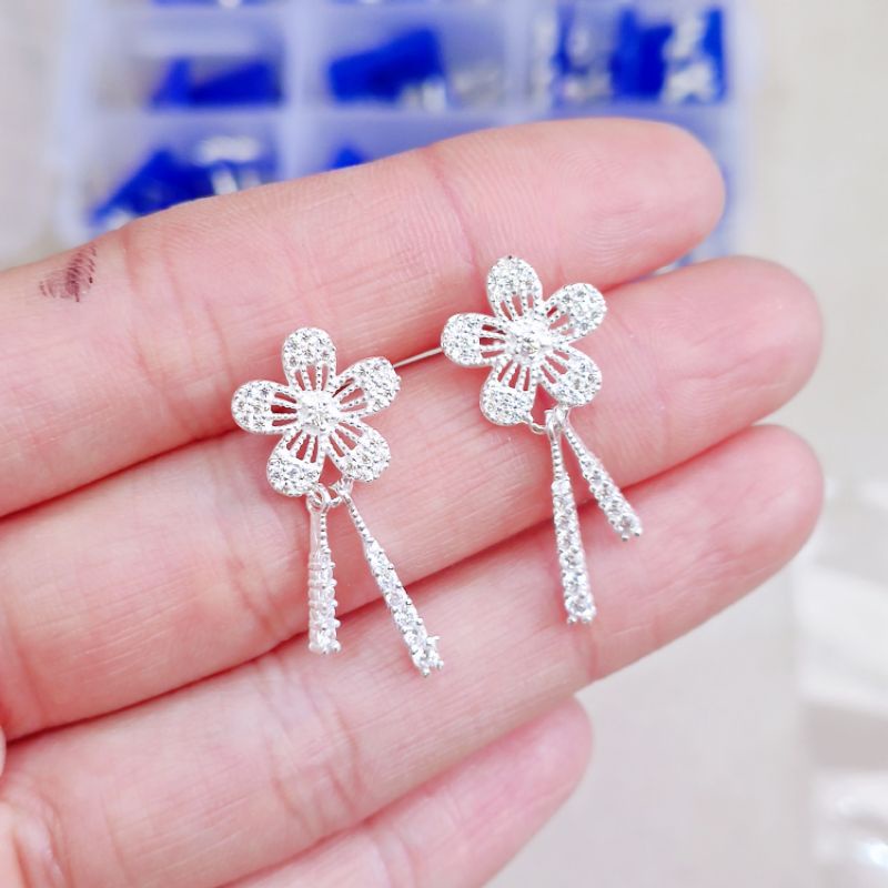 Khuyên tai bạc Van jewelry V10100 nụ Hoa Mai nạm đá trắng thanh lịch