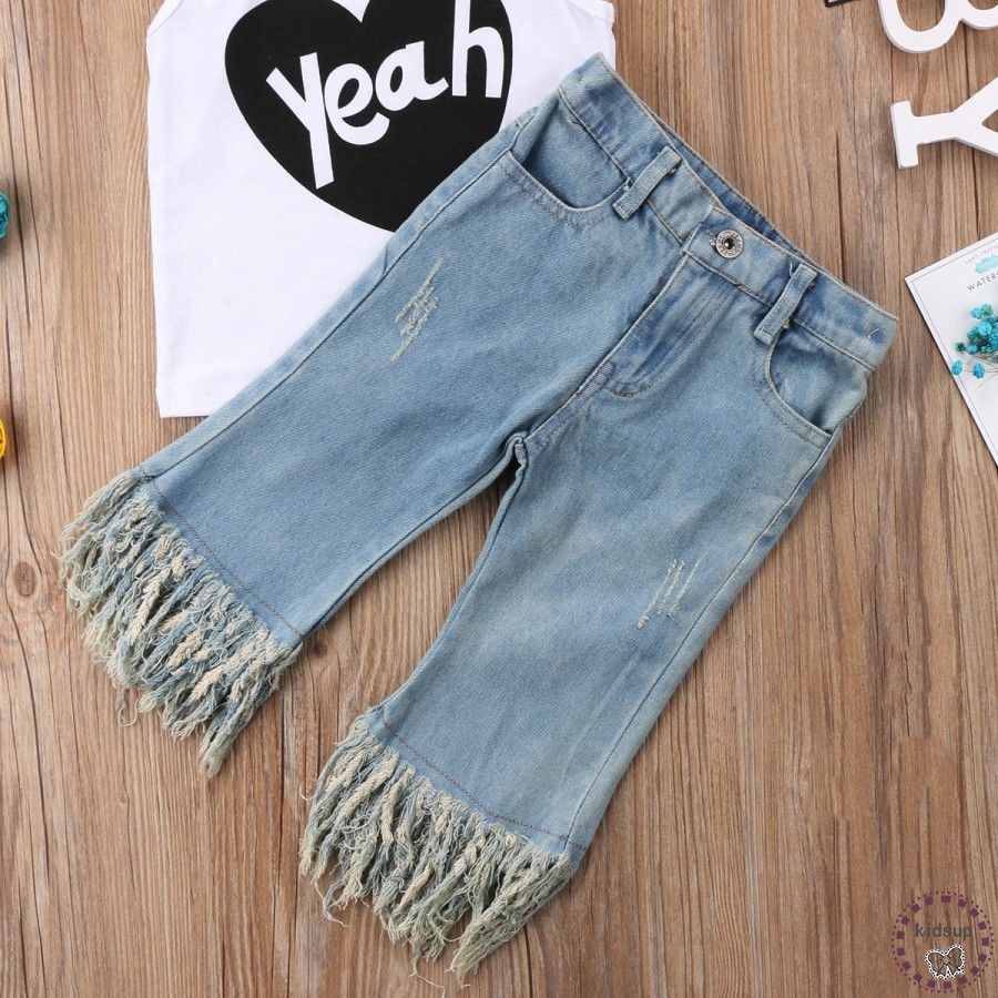 Bộ áo thun hình trái tim cộc tay kèm quần jean tua rua cho bé gái