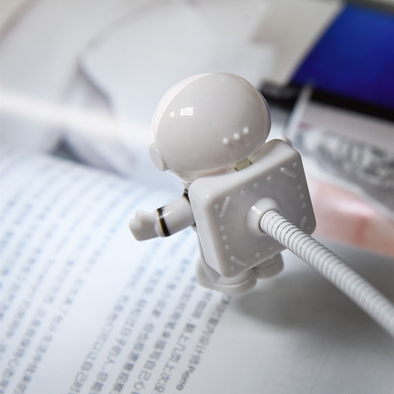 Đèn led để bàn thiết kế hình phi hành gia mini