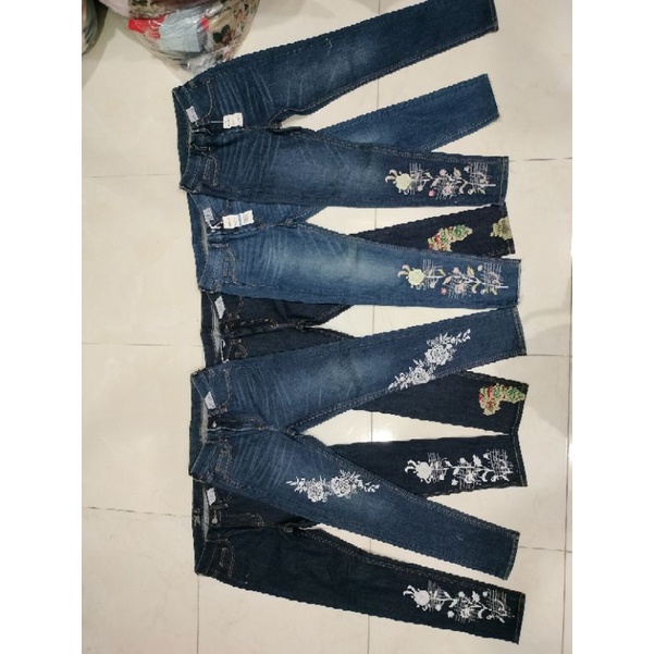 Quần jean thêu vnxk