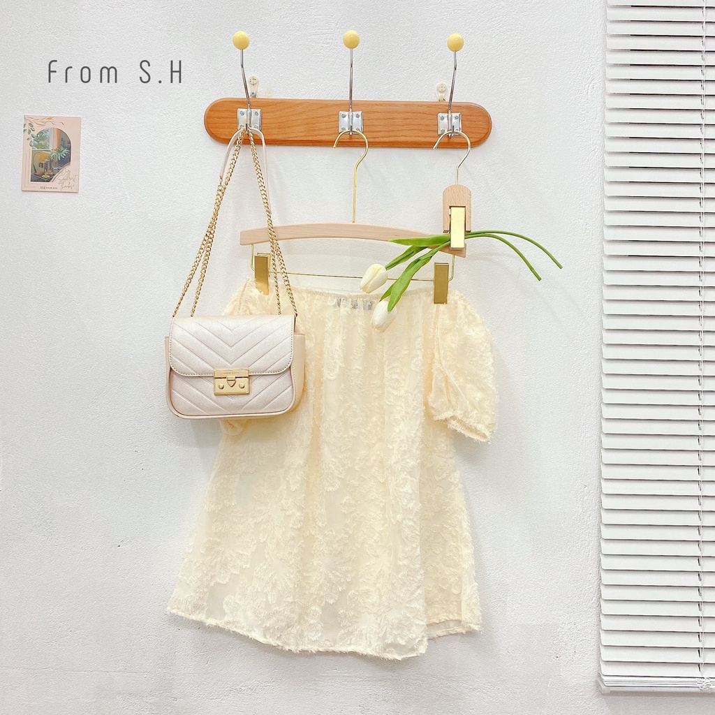 Áo trễ vai hoa xù siêu xinh