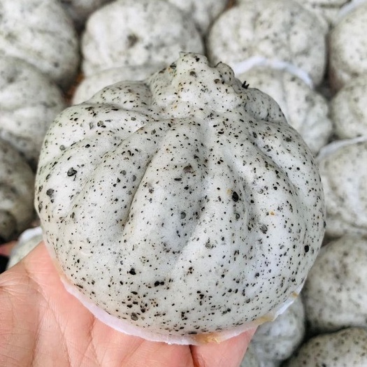 Bánh bao nguyên cám mè đen nấm chay phô mai