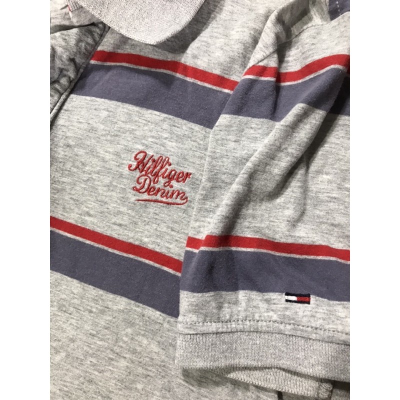 Áo thun ngắn tay có cổ Tommy Hilfiger màu xám sọc ngang size M