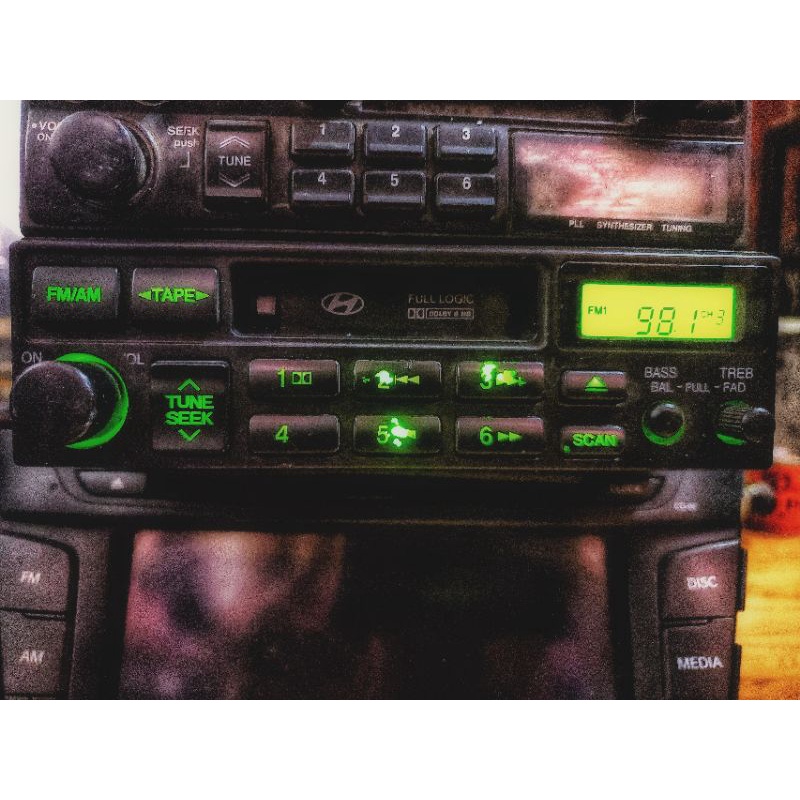 Đầu Radio Tape Huyndai, loại 1 din, đã qua sử dụng, lắp chung cho tất các hãng xe.