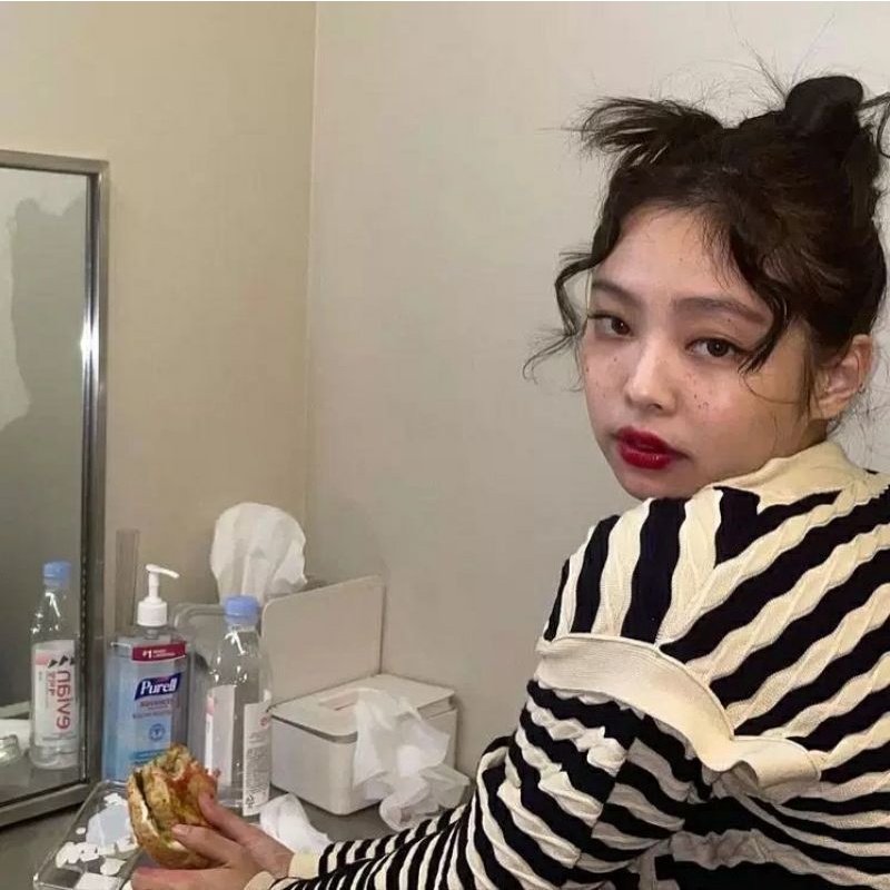 Áo cardigan kẻ đen trắng tay rời giống Joy Red Velvet và Jennie BLACKPINK