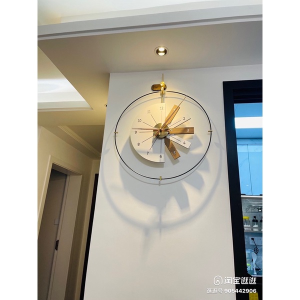 Đồng hồ treo tường đơn giản Moving Target phong cách Tây Ban Nha
