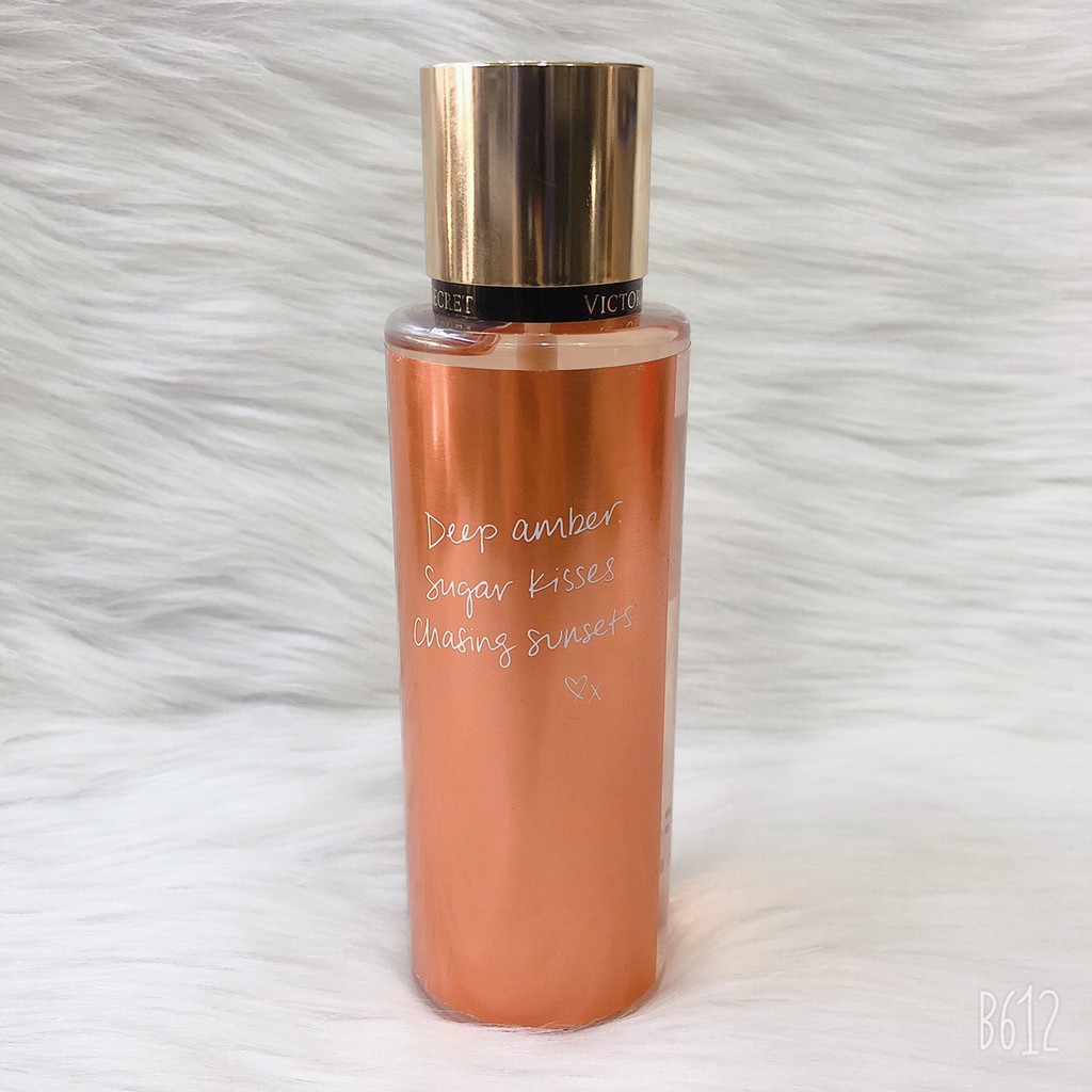 XỊT THƠM TOÀN THÂN VICTORIA’S SECRET FRAGRANCE MIST AMBER ROMANCE 250ML