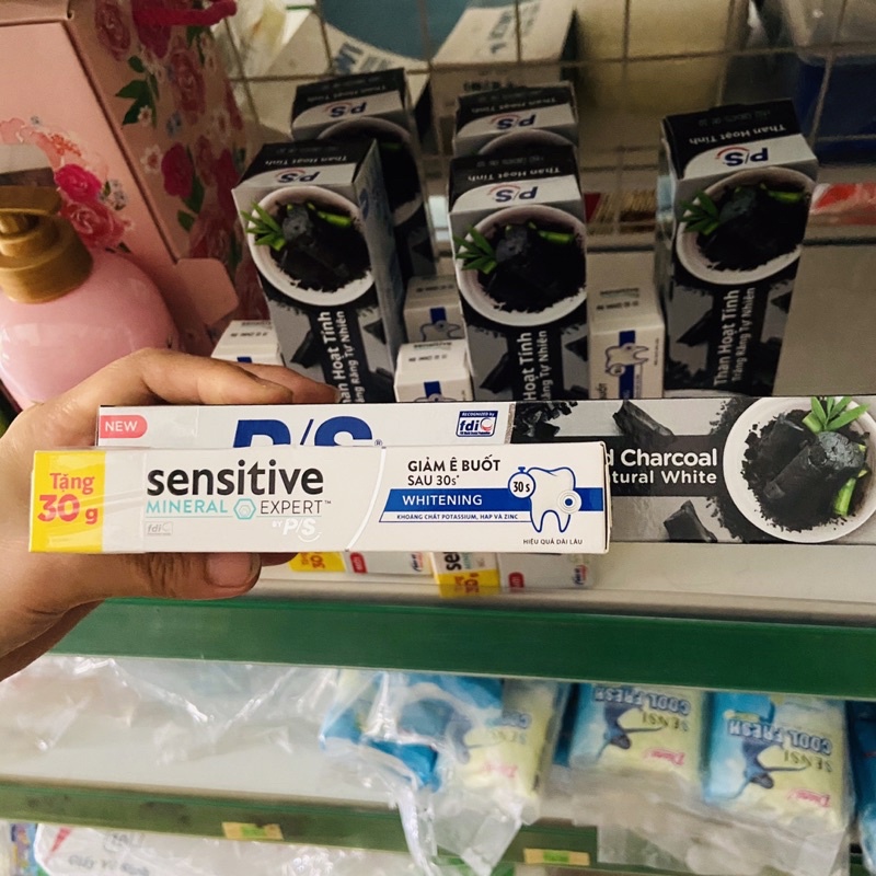 Kem đánh răng P/S Than hoạt tính trắng răng tự nhiên