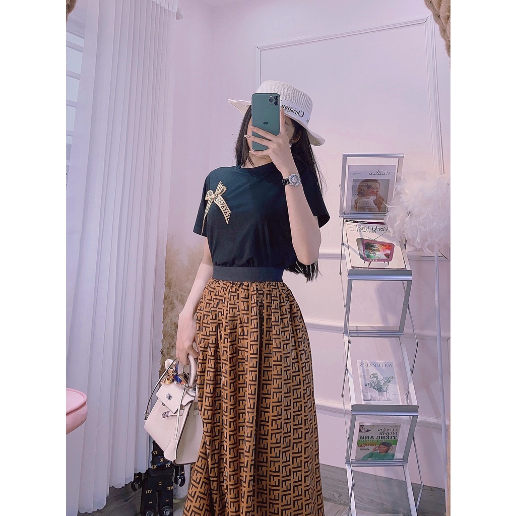 SET ĐỒ NỮ ÁO THUN CHÂN VÁY HỌA TIẾT ĐI CHƠI ĐI BIỂN SANG TRỌNG VỚI MÀU ĐEN KẾT HỢP NU