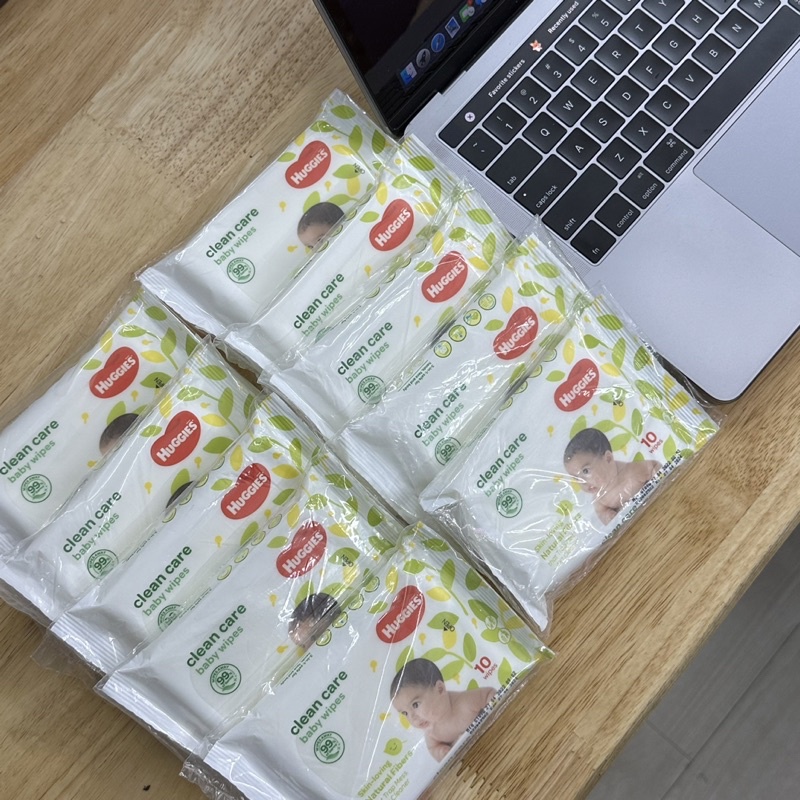 combo 10 bịch khăn ướt mini 10 tờ/gói cho du lịch, khăn ướt Huggies bỏ túi tiện lợi tại nguyễn Gia group Cao Đạt Q5