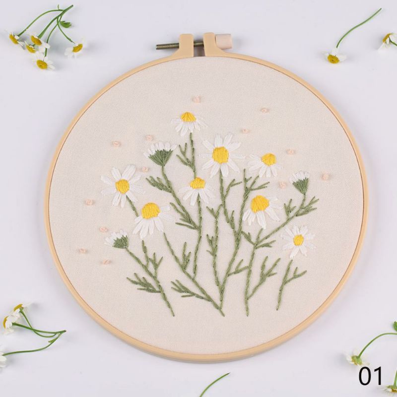 Tranh thêu hoa xinh xắn gồm kim, chỉ; vải in sẵn và hướng dẫn thêu