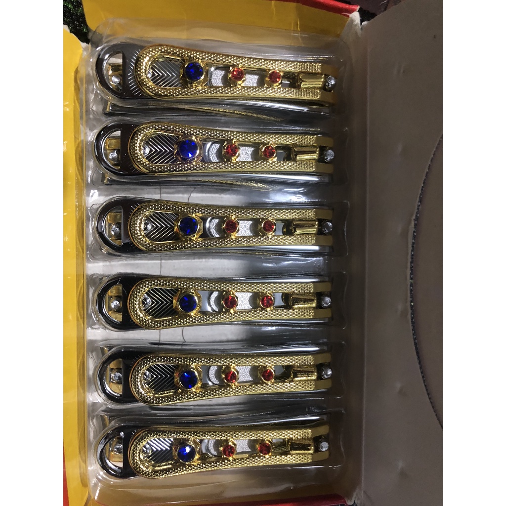 Bấm Móng Tay Vàng Gắn Ngọc Đẹp 1 Cái