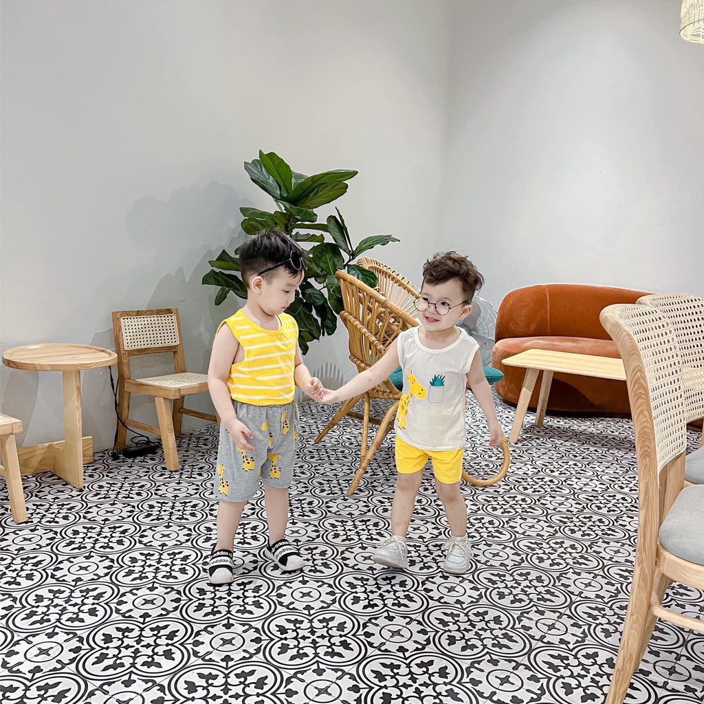 Bộ ba lỗ hươu cao cổ bé trai