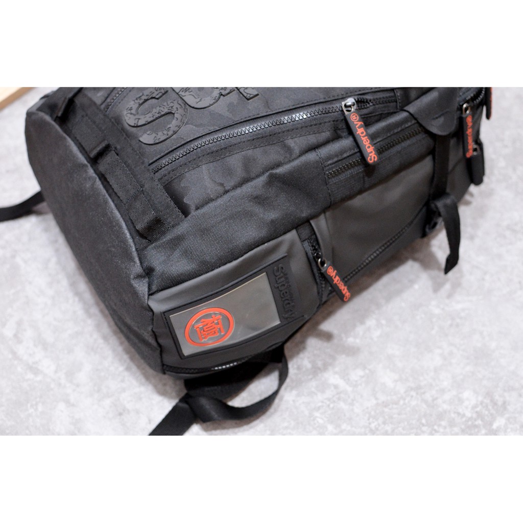 Balo laptop thời trang Superdry Buff Tarp full đen- Hình thật