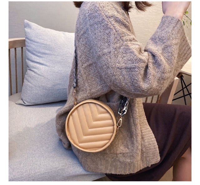 Túi đeo chéo kiểu dáng lá tròn xinh xắn