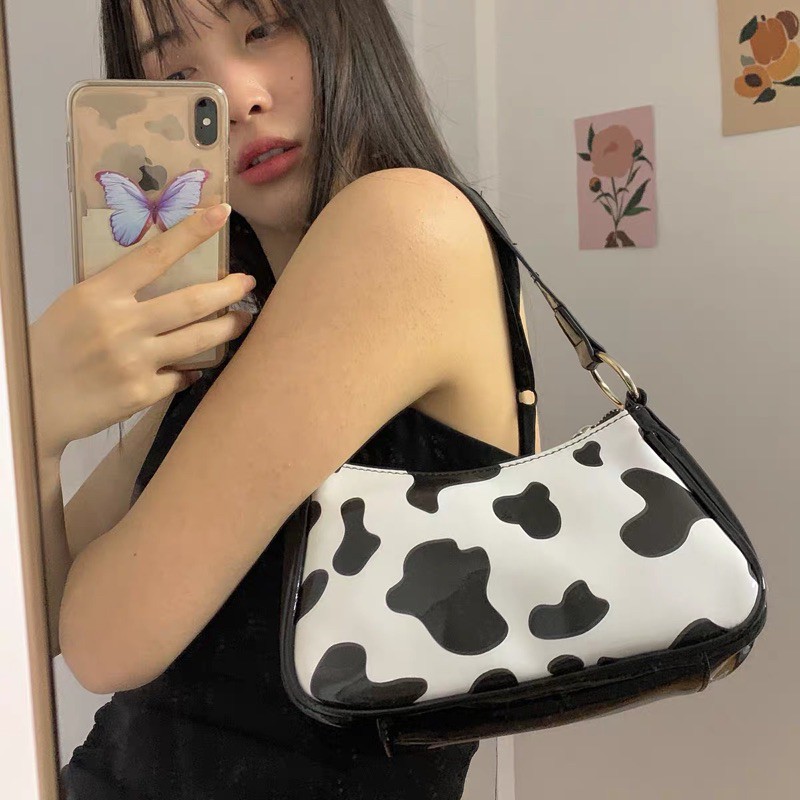 Túi kẹp nách da PU bóng hoạ tiết bò sữa 2 mặt Cow Trendy