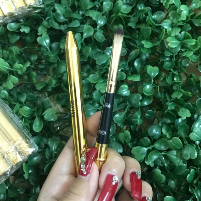 Chổi đánh son môi