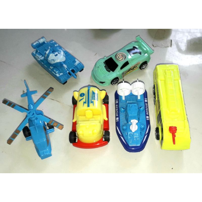 Sét 6 chiếc mô hình xe tăng+máy bay+tàu bằng nhựa chạy chớn mini