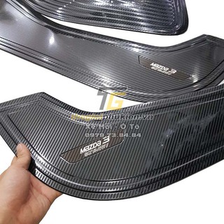 Ốp vân carbon tapli, táp li cửa dành cho xe mazda 3 2020