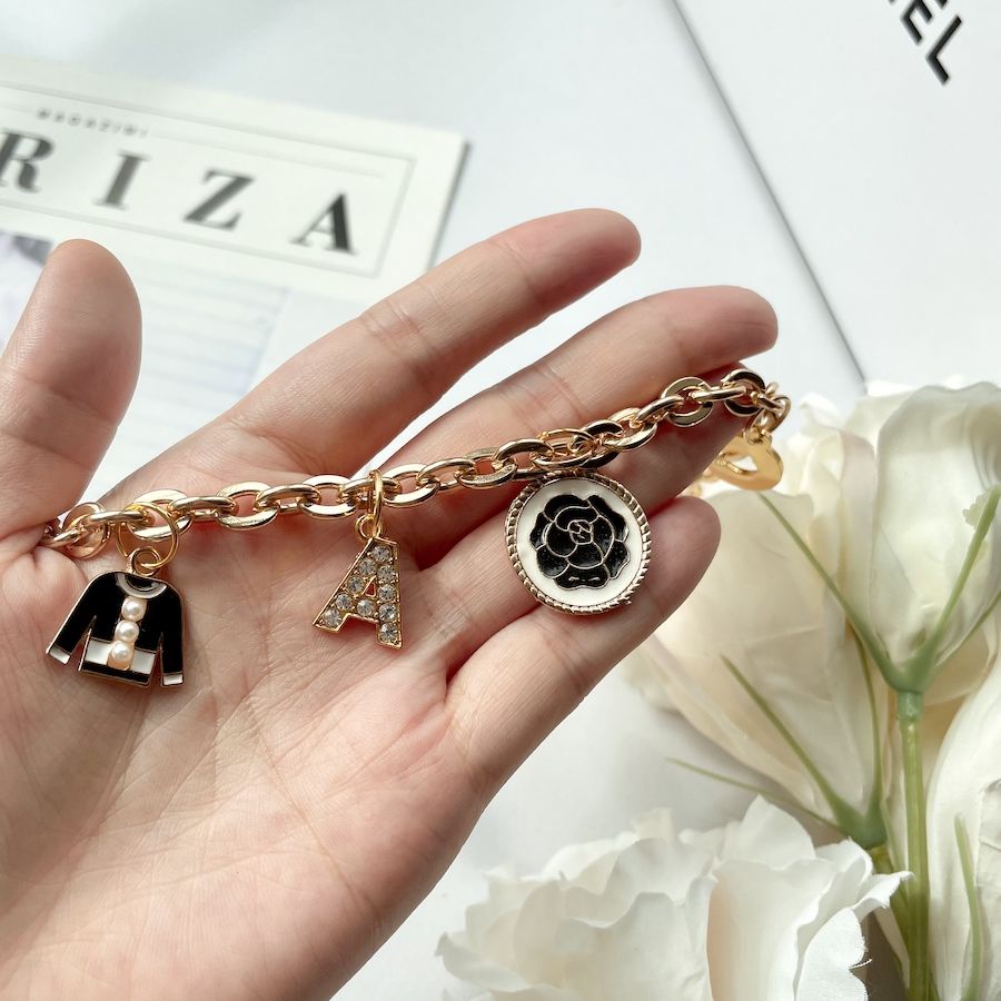 Chuỗi dây xích kim loại có chữ dùng để gắn trang trí túi xách/dây đeo