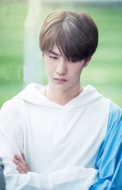 Áo nỉ hoodie xanh trắng có mũ mùa thu đông nam nữ unisex phong cách trong phim của Vương Nhất Bác-Wang Yibo | BigBuy360 - bigbuy360.vn