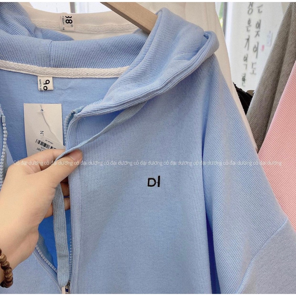 Áo khoác mũ nỉ tăm thêu chữ DI form oversize hàng Quảng Châu Lyn Closet K2208L | BigBuy360 - bigbuy360.vn