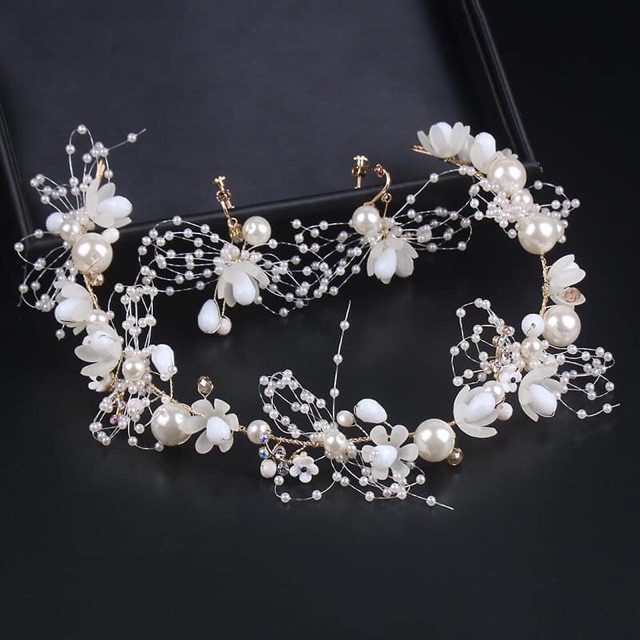 Cài tóc cô dâu xinh kèm hoa tai dễ thương