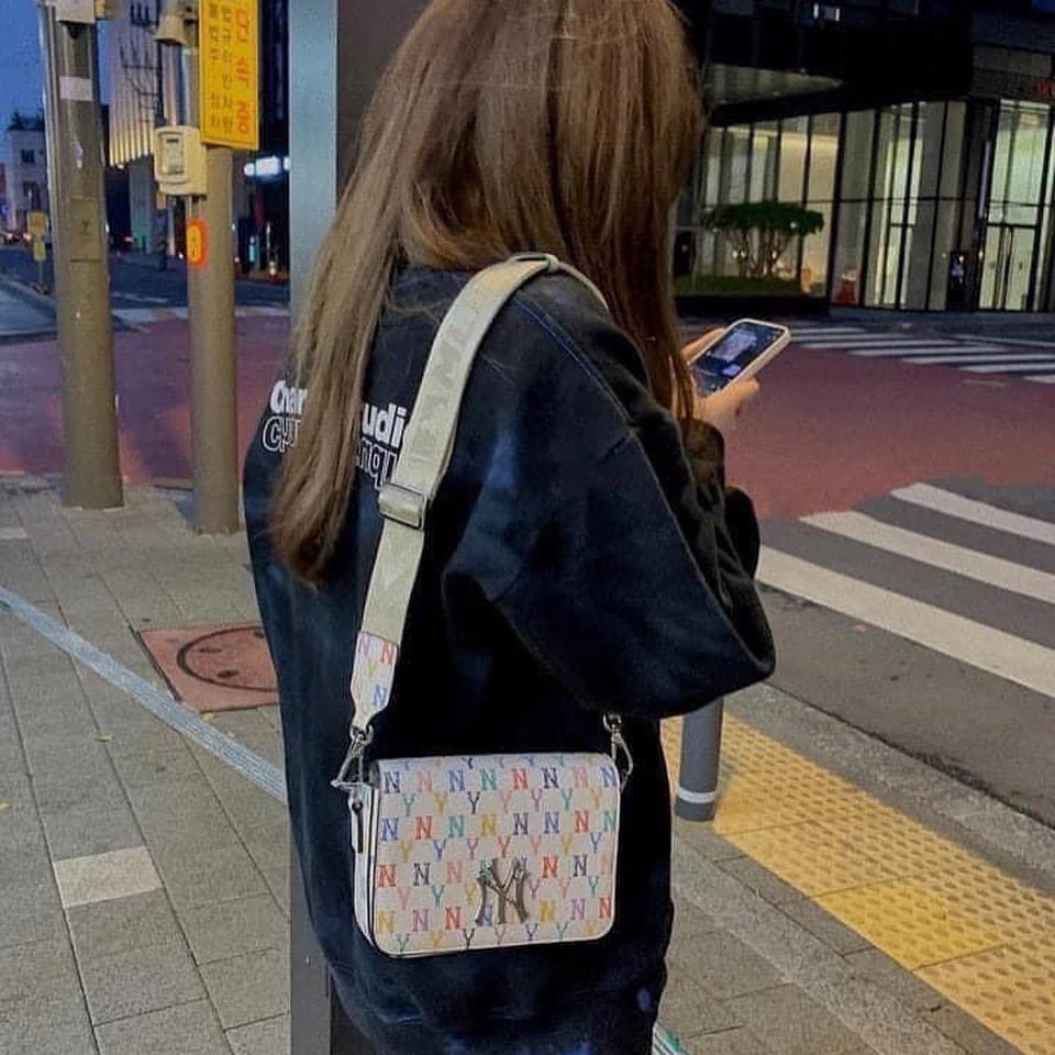 (Tqxk 1:1) Túi đeo chéo trắng phối màu M//L//B T/Q/X/K đủ 4 màu đẹp không tì vết