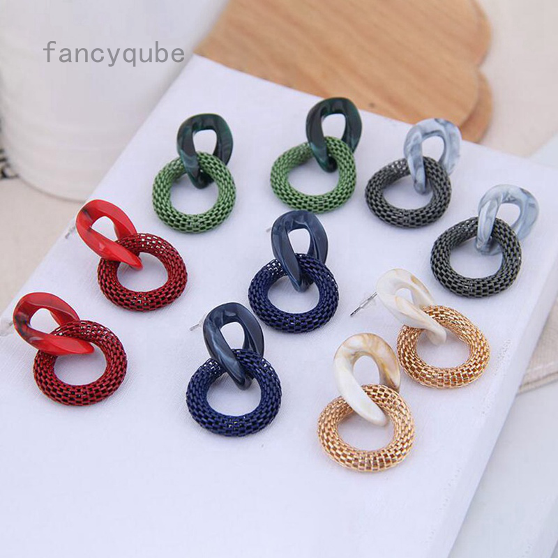 Khuyên Tai Nữ Trang Dáng Tròn Tạo Hình Độc Đáo