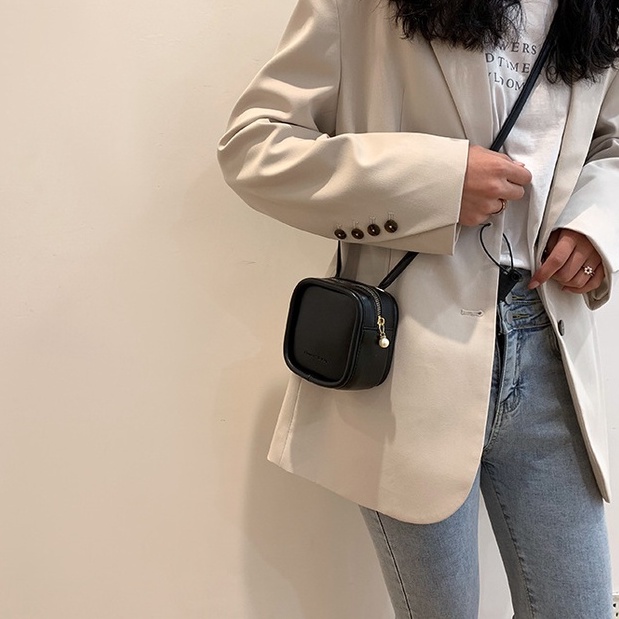 Shoulder bag 2023 new fashion and exquisite square messenger bag