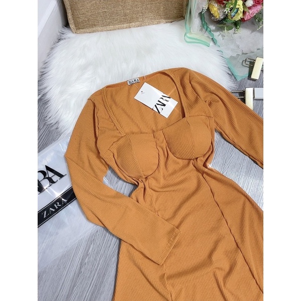 Đầm cúp ngực tay dài dáng xoè | BigBuy360 - bigbuy360.vn