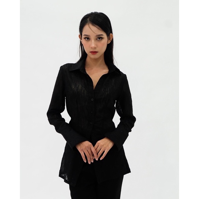 DELADE | Áo sơ mi tay dài vạt xoè, hoạ tiết thêu nổi xuyên thấu Ciara Shirt