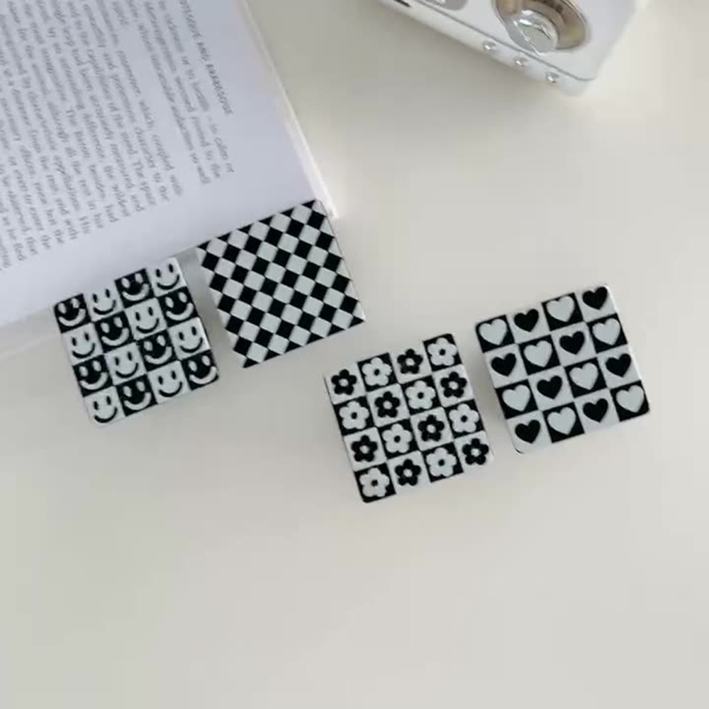 Cod Qipin Giá Đỡ Điện Thoại Hình Vuông Kẻ Sọc Caro Trắng Đen Chống Thất Lạc Có Thể Gập Lại