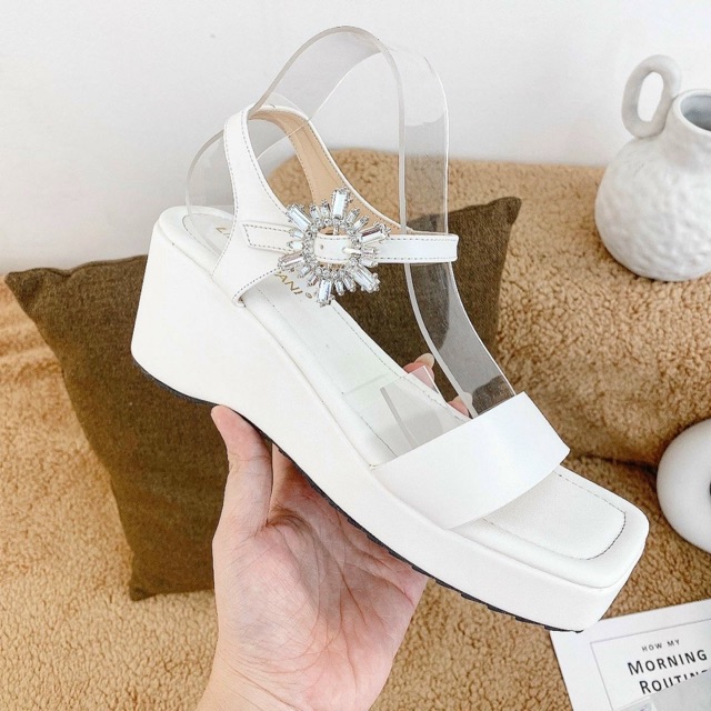 SANDAL XUỒNG BẢN NGANG KHOÁ GÀI HOA