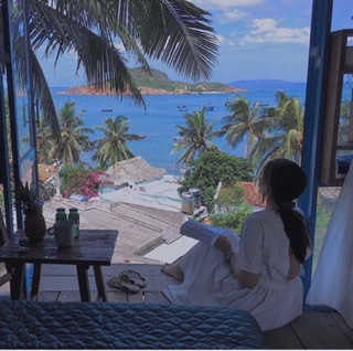 ĐẦM TRẮNG HỞ LƯNG