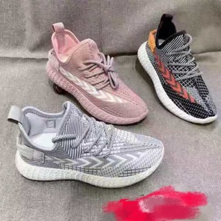 Giầy thể thao mũi tên