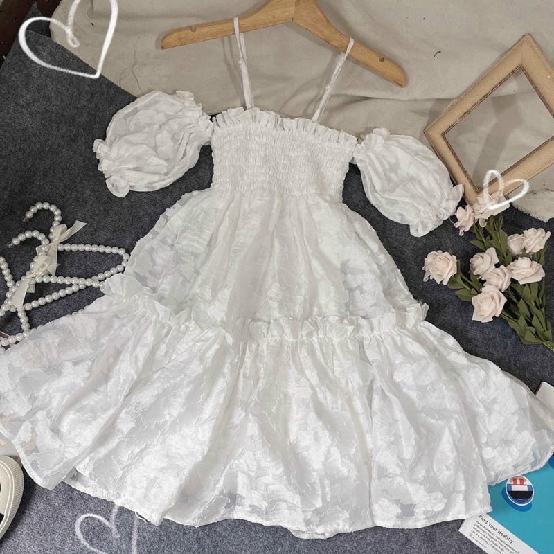 Đầm maxi nhún thân tầng tone trắng siêu dễ thương đi du lịch xinh xuất sắc