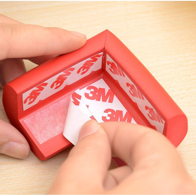 Combo 4 bọc góc bàn bằng mút mềm mại, an toàn cho bé bảo vệ bé tránh khỏi những va chạm trong lúc vui chơi