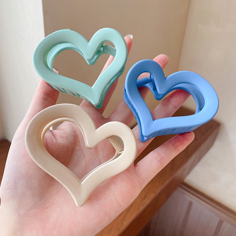 Kẹp tóc càng cua nhựa hình trái tim màu sắc trẻ trung và xinh xắn