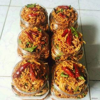 ( MIỄN SHIP Ở HCM) Sỉ 5 Hủ Khô gà sấy lá chanh siêu ngon( 350g/ hủ)