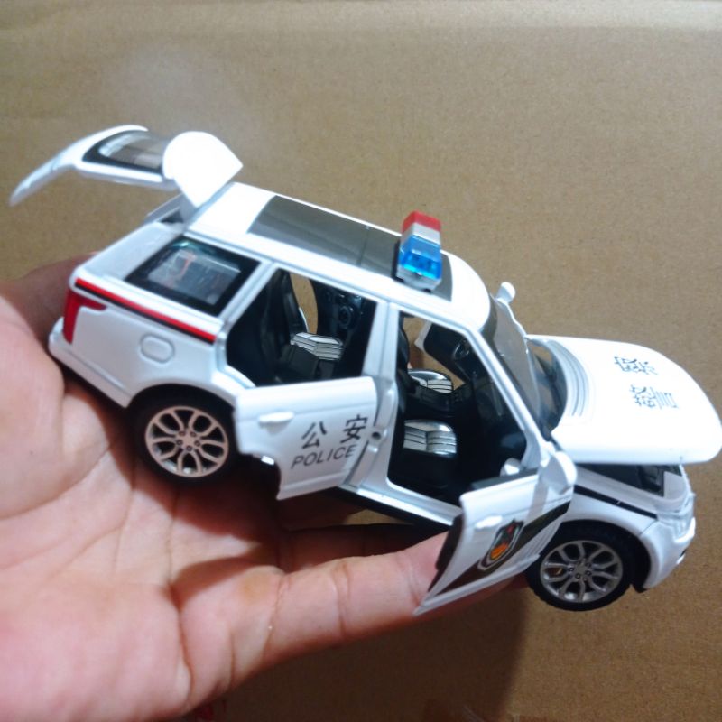 Mô hình xe cảnh sát kim loại Range Rover tỉ lệ 1:32 âm thanh đèn 2 màu trắng đen
