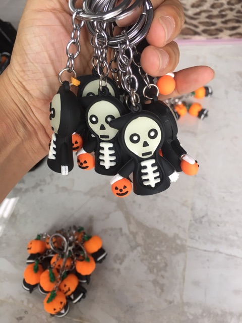 Móc khoá quà tặng Halloween bí ngô, ma dạ quang