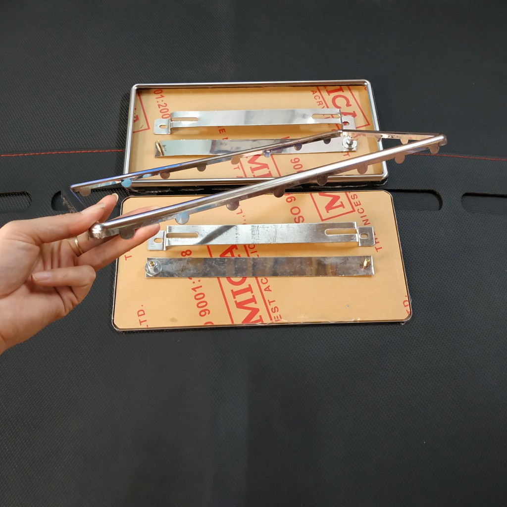 Khung inox có viền ngoài dùng cho biển số ô tô kích thước mới xe vận tải và xe gia đình 2 biển bằng nhau