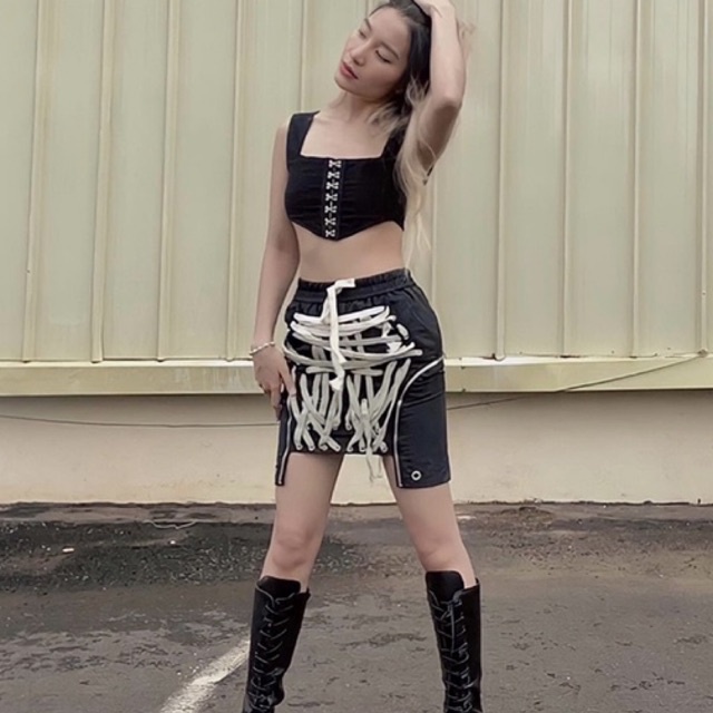 Chân váy kiểu vải dù dây đan phía trước hot 2021