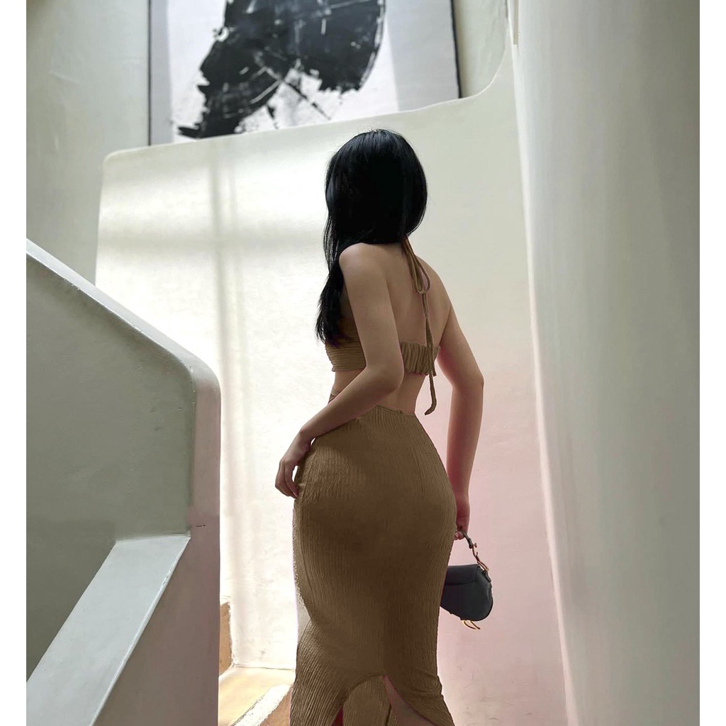 Đầm yếm xốp 1 dây chun lưng xẻ tà ôm body khoen giữa cực sexy , chất thun xốp quảng châu dày dặn ly