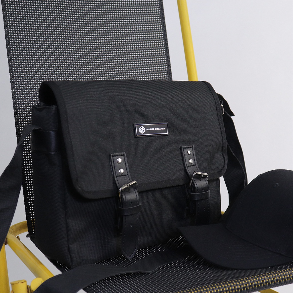 iGB Black Crossbody Bag - Túi Đeo Chéo Đen iGB