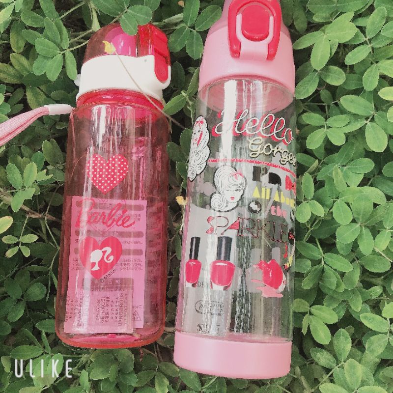 Bình nước cho bé Barbie và Đoremon nhựa an toàn mang đi học
