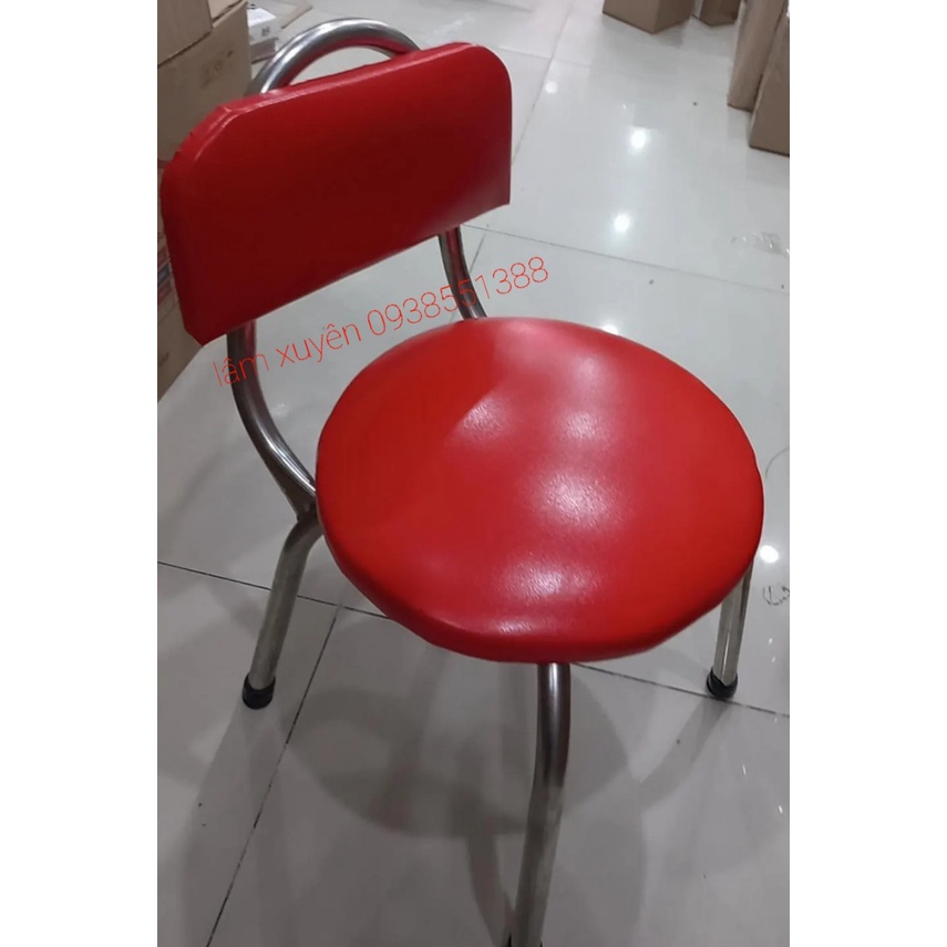 Ghế ngồi nail làm móng, chân ghế chắc chắn.