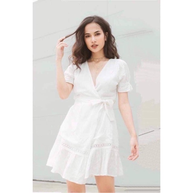 Đầm dáng xòe màu trắng đắp chéo tay con ren lỗ nơ eo [N2501]