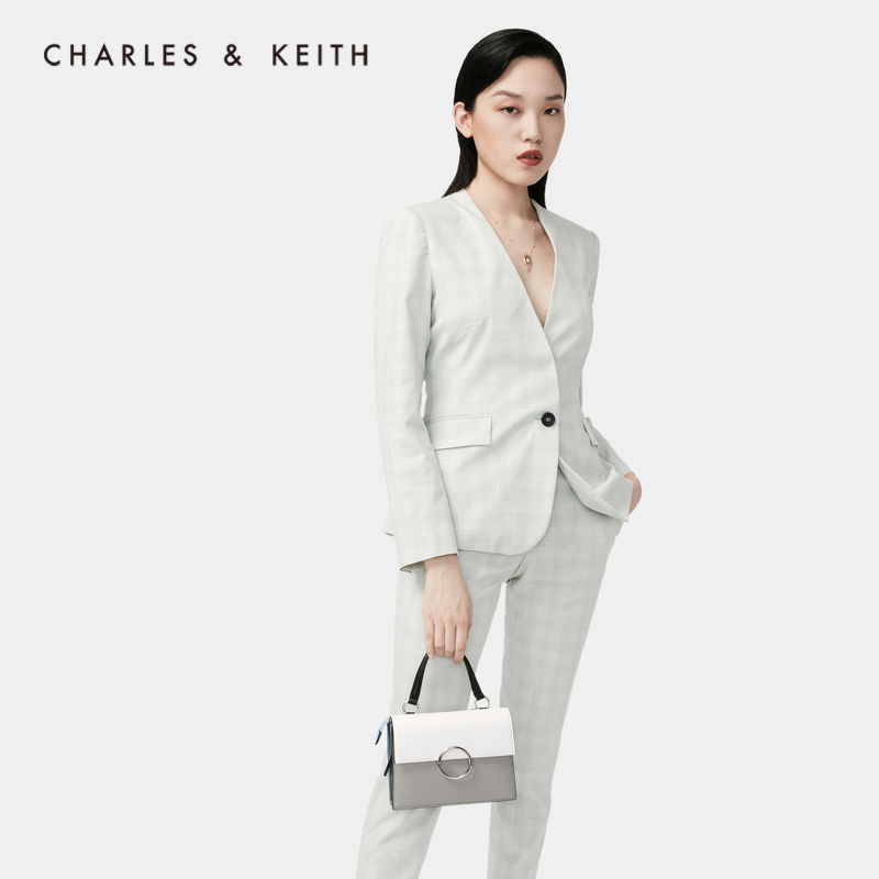 Charles and Keith Màu sắc phù hợp với phụ nữ túi xách tròn khóa vai túi nhỏ vuông